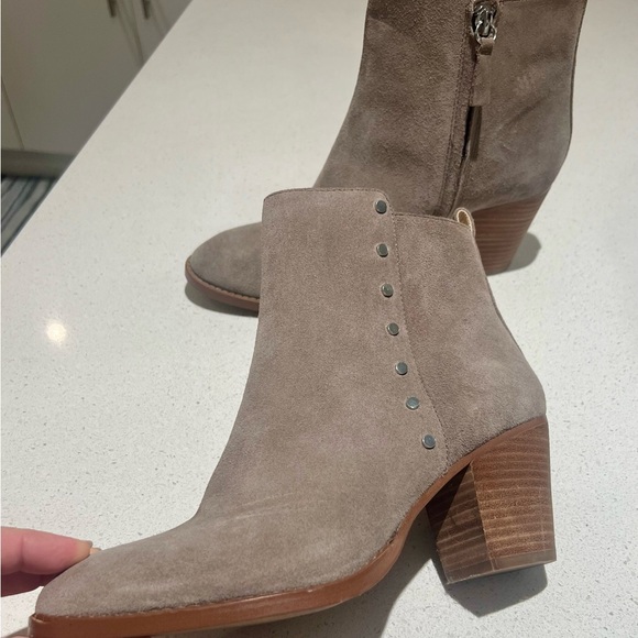 Nine West beige suede boots size 9 - Picture 5 of 10